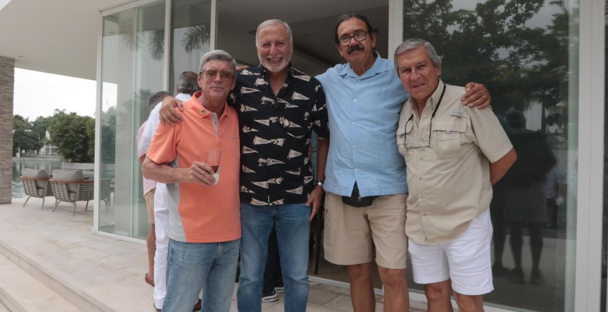 Luis Burgos, cumpleaños y reencuentro excompañeros Colegio Javier.