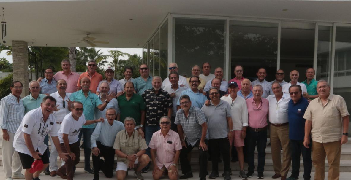 Luis Burgos, cumpleaños y reencuentro excompañeros Colegio Javier.