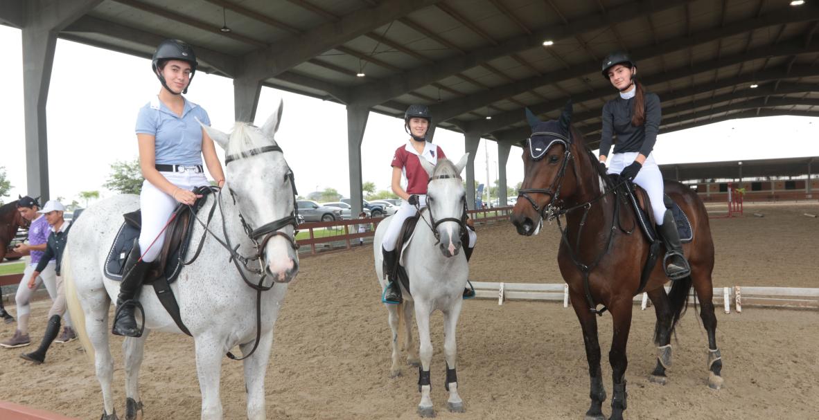 VII Concurso Hípico Oficial Nacional en el Guayaquil Country Club.