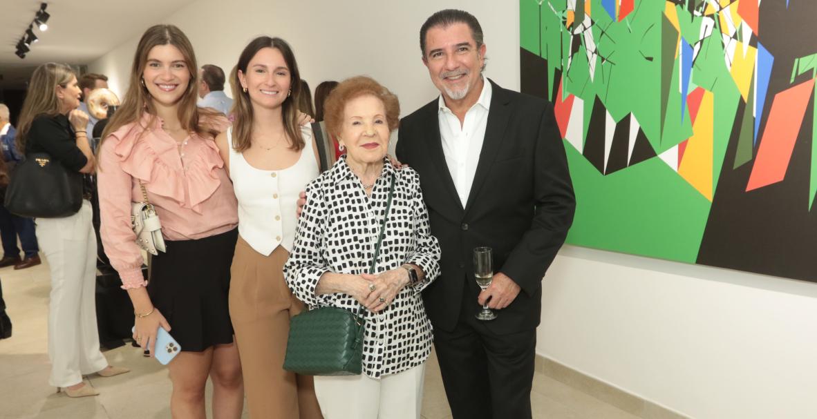 José Antonio Cauja y Natasha Demtchenko, exposición El tiempo en la memoria (Guayaquil Country Club)