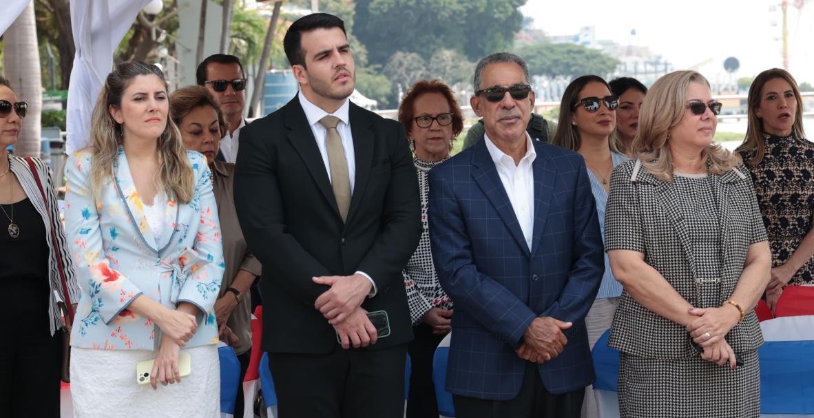 Ofrenda floral por 203.º aniversario de la independencia de América Central