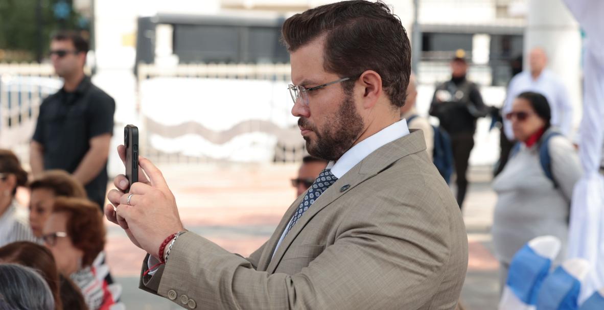 Ofrenda floral por 203.º aniversario de la independencia de América Central