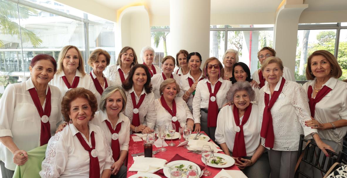 Reencuentro de exalumnas del Dolores Baquerizo