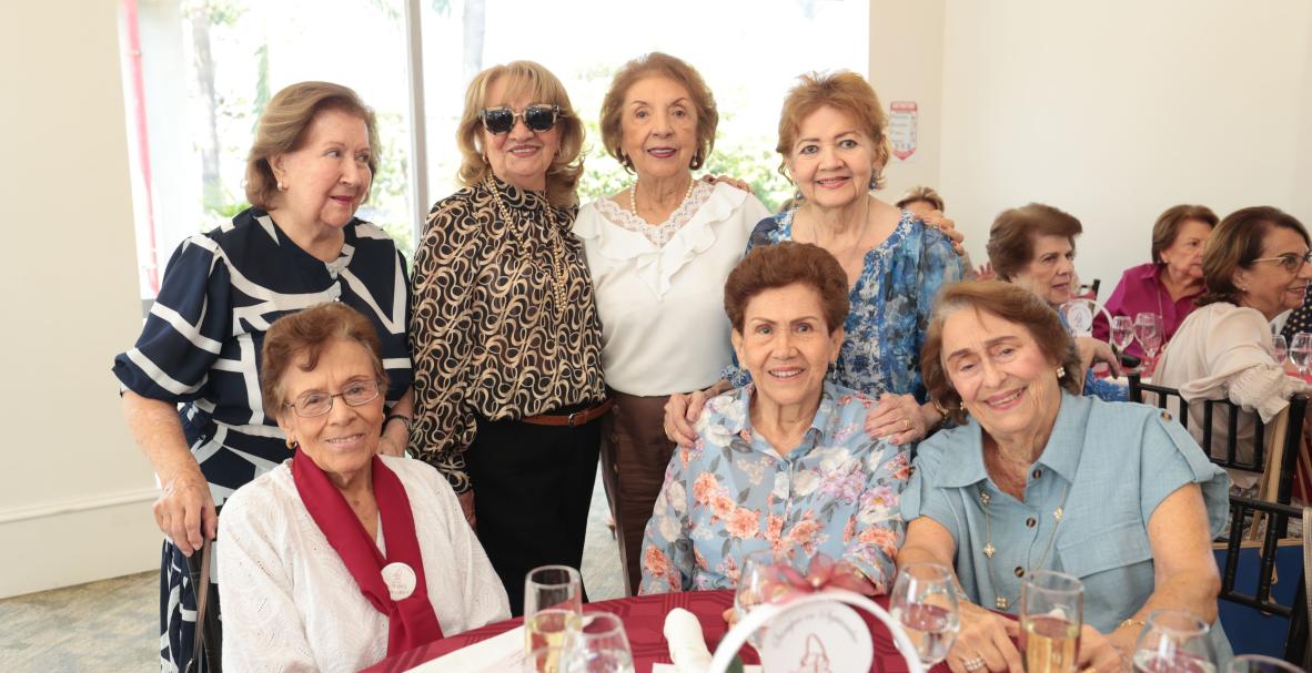 Reencuentro de exalumnas del Dolores Baquerizo