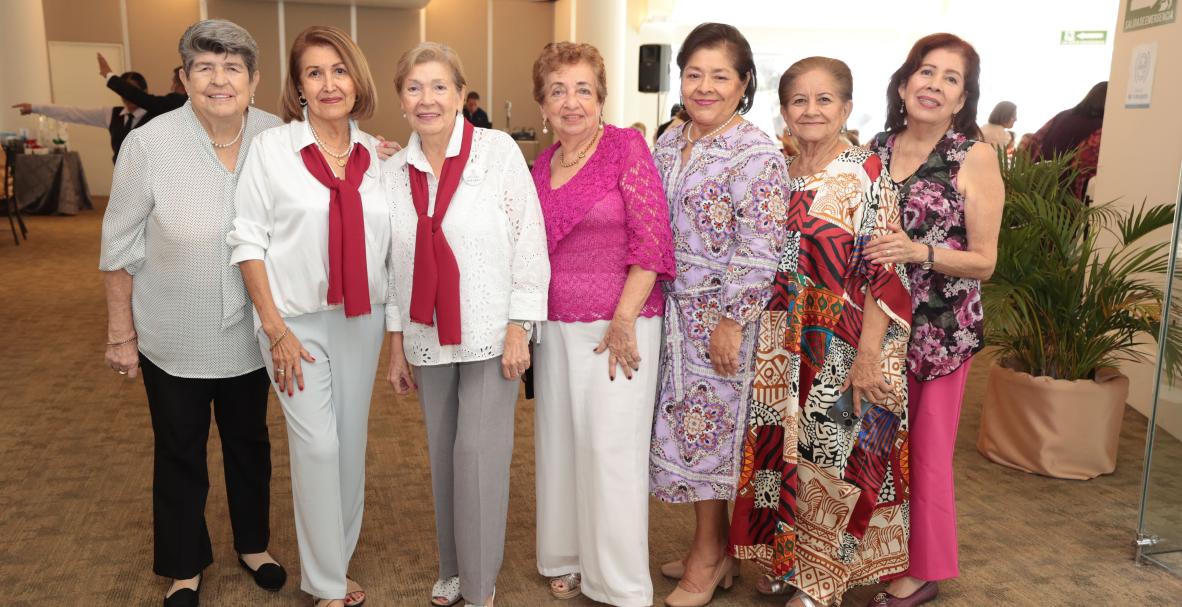Reencuentro de exalumnas del Dolores Baquerizo