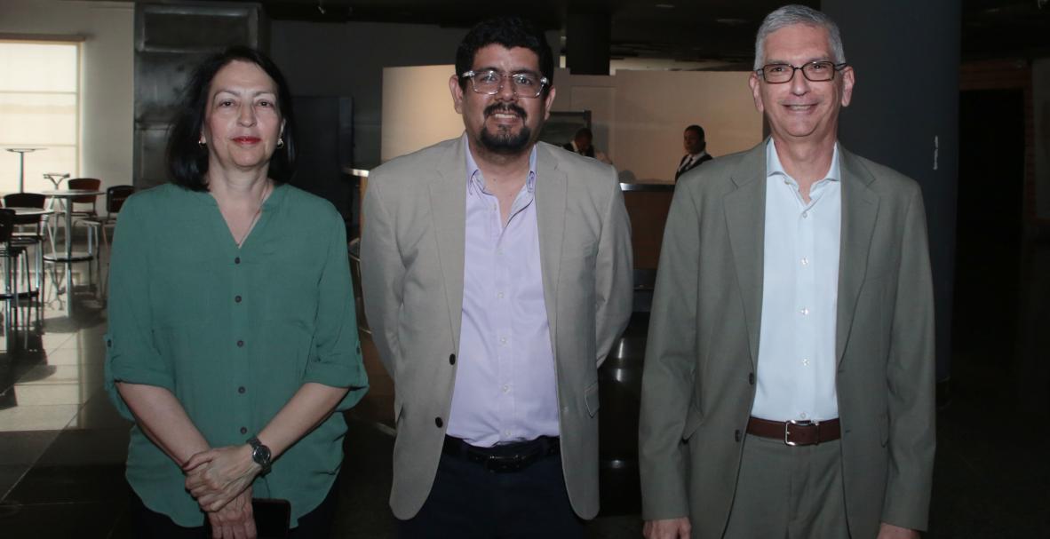 Florencio Compte lanza el libro 'Deconstruyendo a Guayaquil'