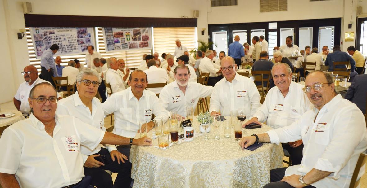 50 años de graduados Cristóbal Colón, en club Biblos