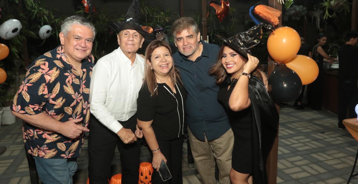 Fernando Andrade, Ricardo Bowen, Jessica Córdova e Iván Andrade y Karina de Bowen