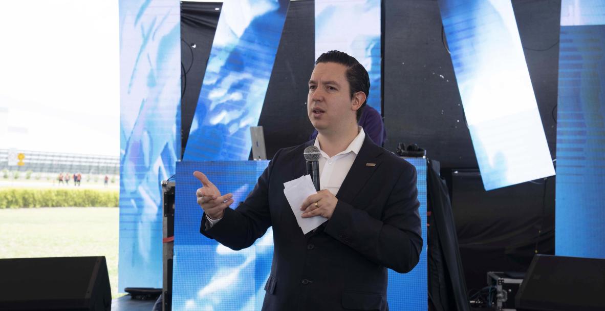 BYD presenta su nuevo Suv  YUAN PRO con un test drive