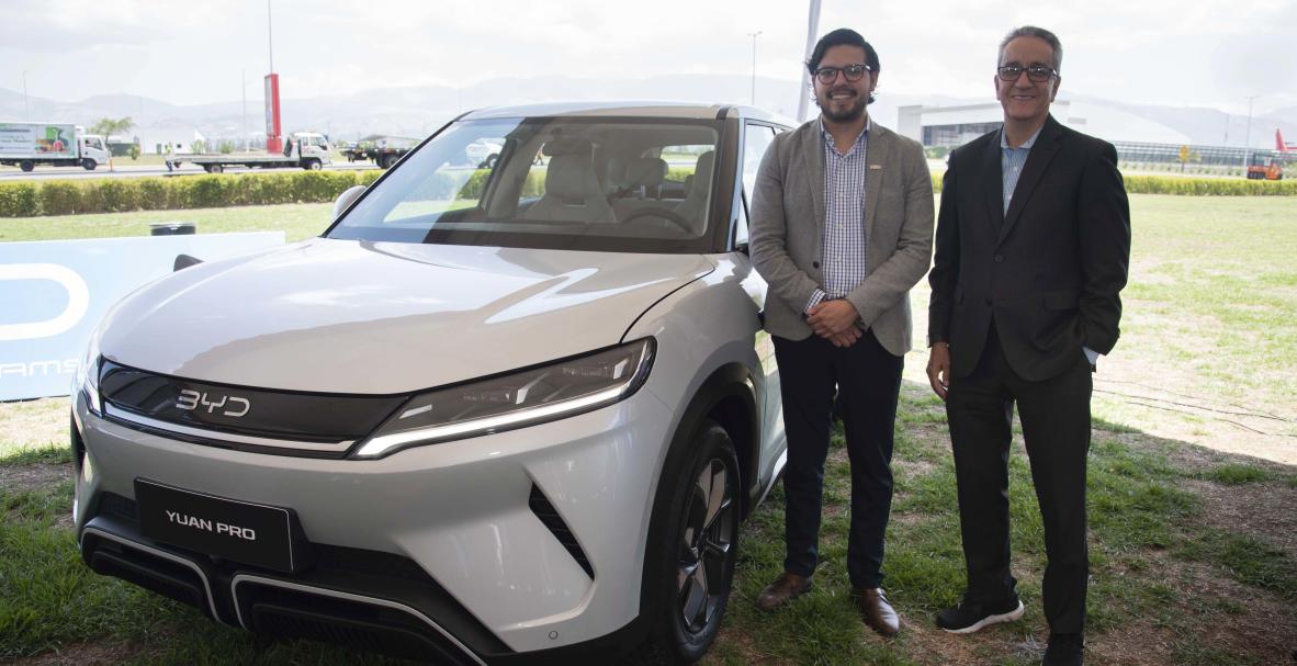 BYD presenta su nuevo Suv  YUAN PRO con un test drive