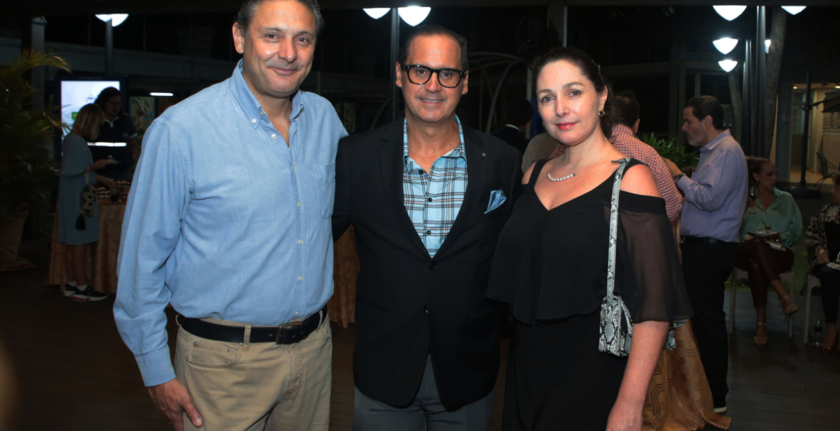 Exposición Rostros del Ecuador, de la artista ucraniana Mariya Zrazhaeva, en la sede centro del Tenis Club, Guayaquil