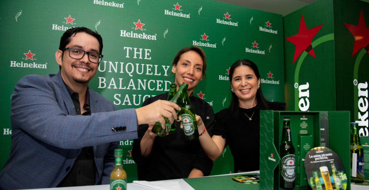 Heineken soprende con el lanzamiento de una salsa picante