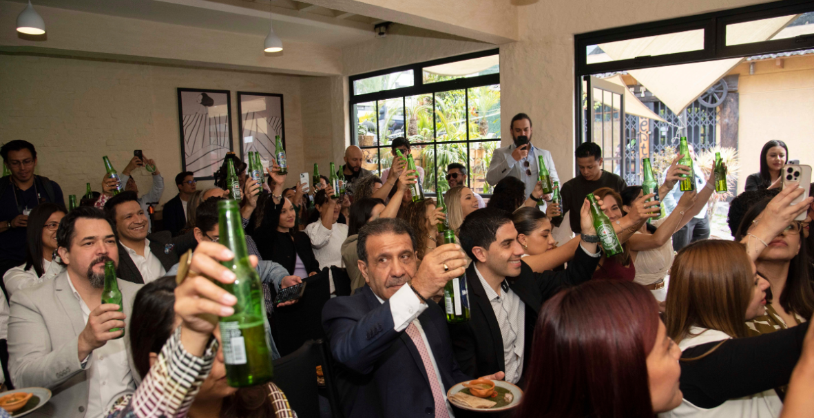 Heineken soprende con el lanzamiento de una salsa picante