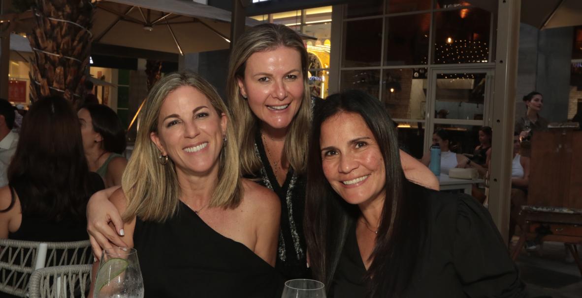 Vino, Música y arte en Plaza Moderna en Samborondon