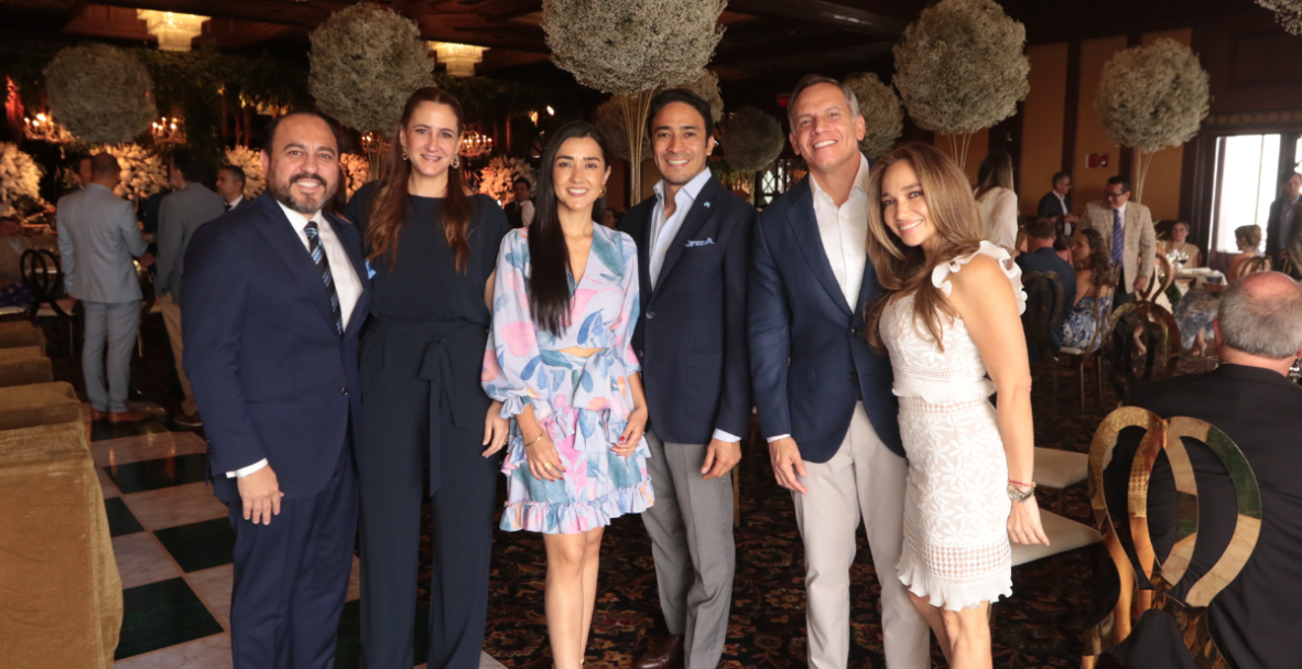 Primera comunión de Mathías y Milena Jara Triviño en la Iglesia Rectoral San Josemaría Escrivá de Balaguer. Celebración en el Bankers Club