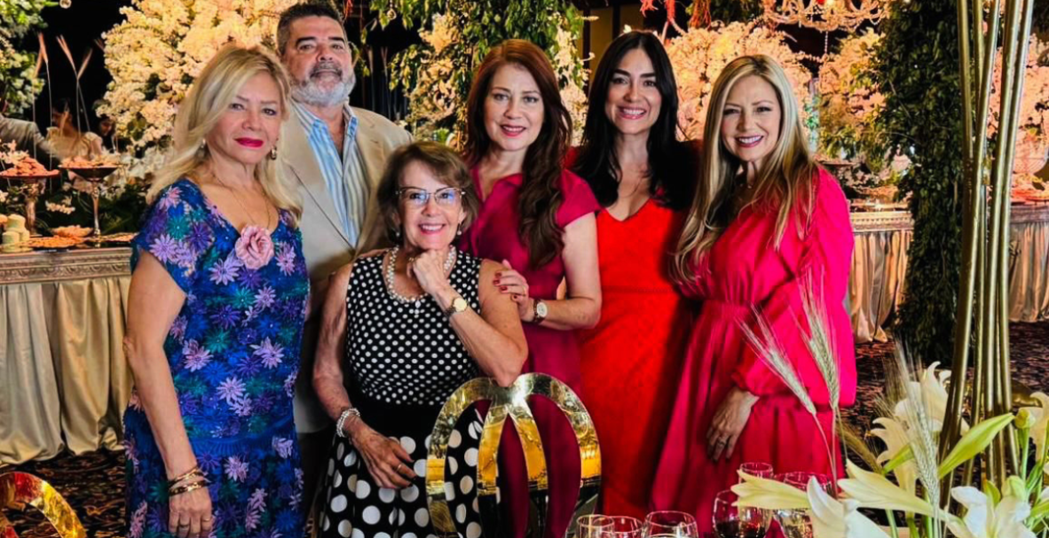 Primera comunión de Mathías y Milena Jara Triviño en la Iglesia Rectoral San Josemaría Escrivá de Balaguer. Celebración en el Bankers Club