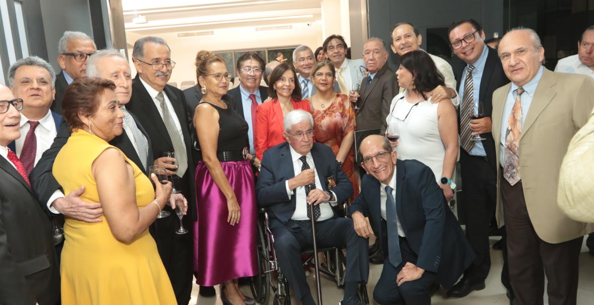 Homenaje al doctor Alfredo Palacio, en el autidotorio Dr. Galo García Feraud, UEES