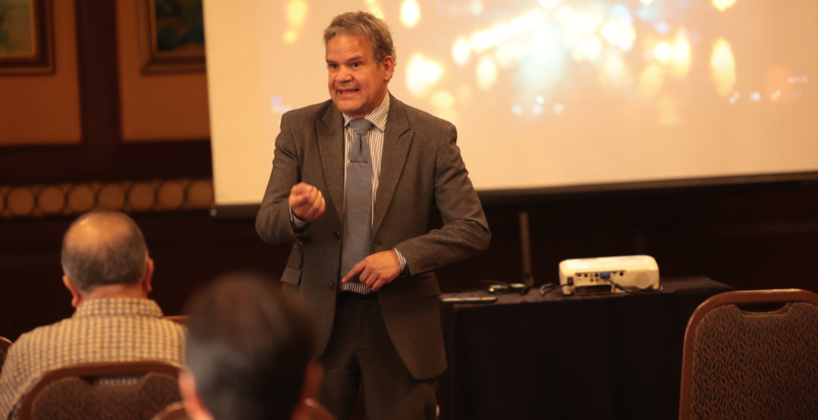 Mauricio Velandia ofrece charla sobre seguridad en el Bankers Club, con el auspicio de Diario EXPRESO