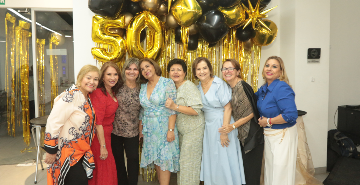 Reencuentro exalumnas La Inmaculada por 50 años de graduadas