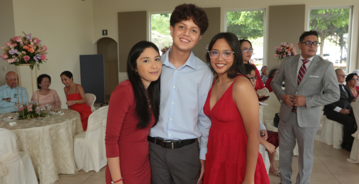 Los Reyes Oliva celebran 50 años de matrimonio