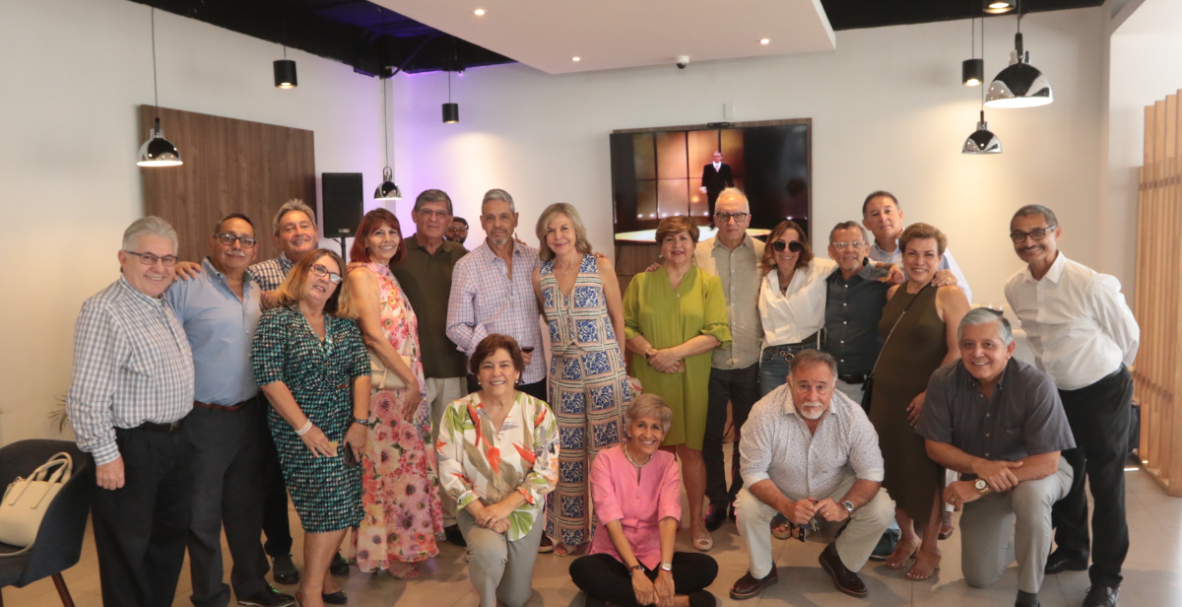 Promoción 7 Alemán Humboldt de Guayaquil celebra 50 años de graduados