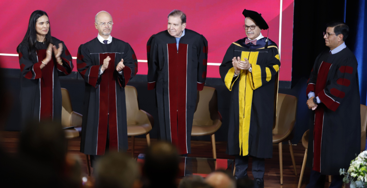 UDLA le otorga a Edmundo González Urrutia el título Honoris Causa
