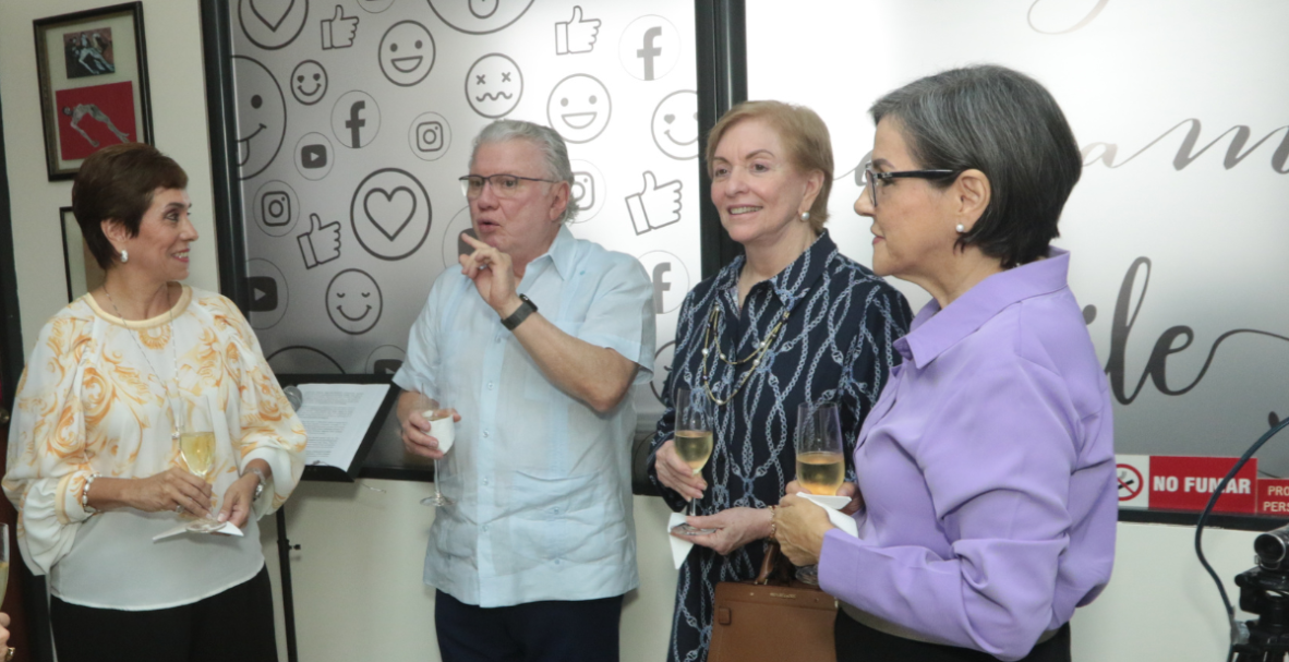 Lanzmiento del libro Comunico, luego existo, de Horacio Chavarría.