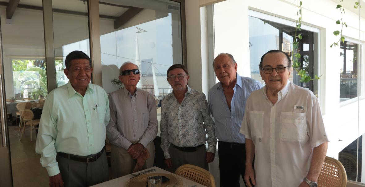EX LASALLANOS SE REÚNEN PARA CELEBRAR 61 AÑOS DE GRADUADOS