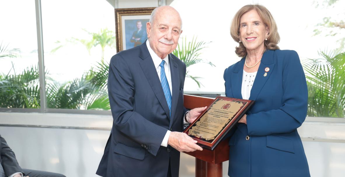 HOMENAJE POSTUMO A PEDRO RIZZO, SOCIEDAD ESPAÑOLA DE BENEFICENCIA DE GUAYAQUIL