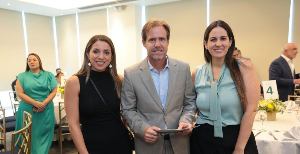 Antonella Cozzarelli, Carlos Andretta y María de Lourdes Arosemena.