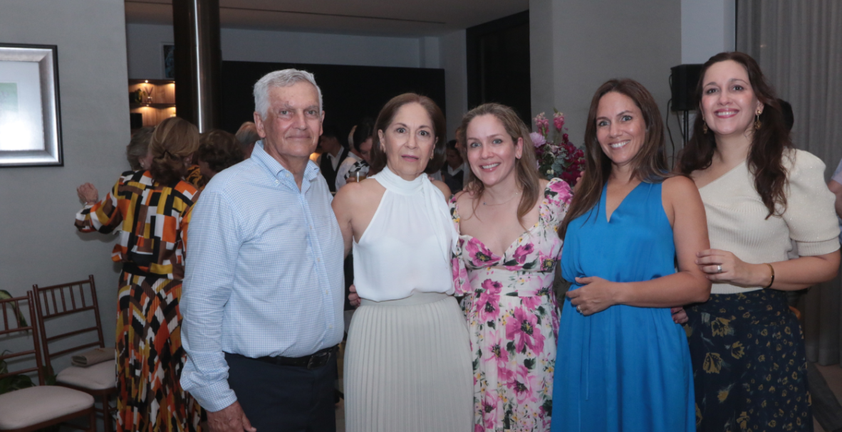 Cumpleaños sorpresa de María del Carmen de Caicedo