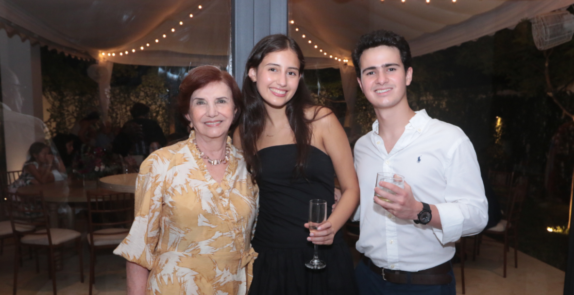 Cumpleaños sorpresa de María del Carmen de Caicedo