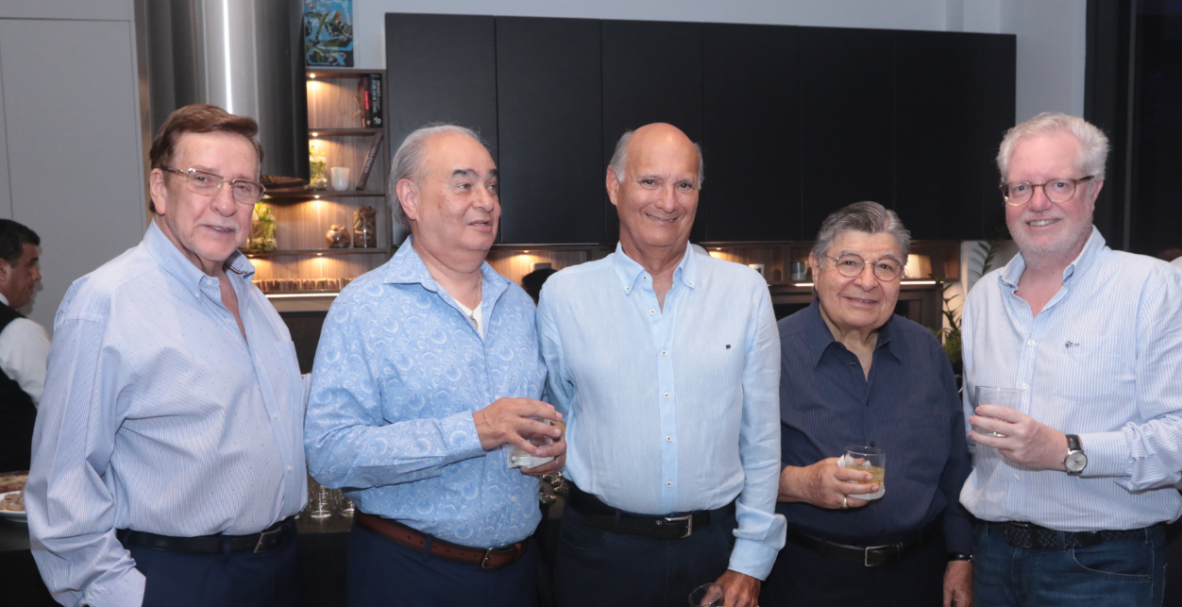 Cumpleaños sorpresa de María del Carmen de Caicedo