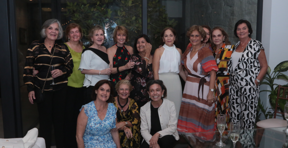 Cumpleaños sorpresa de María del Carmen de Caicedo