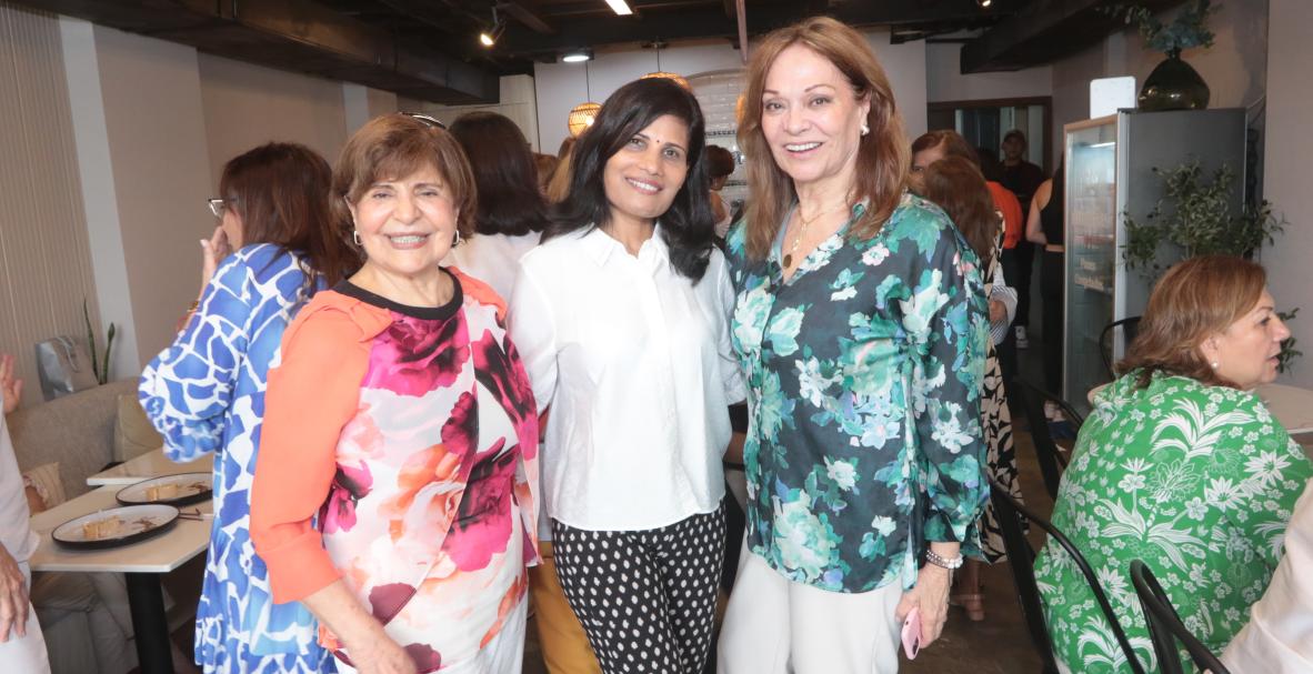 AVE se reune en un brunch para organizar su aniversario.