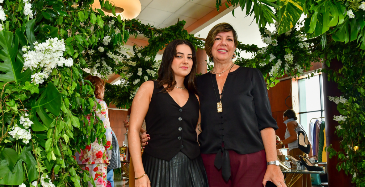 Jacqueline Moncayo presenta su colección de zapatos en el Teatro Sánchez Aguilar.