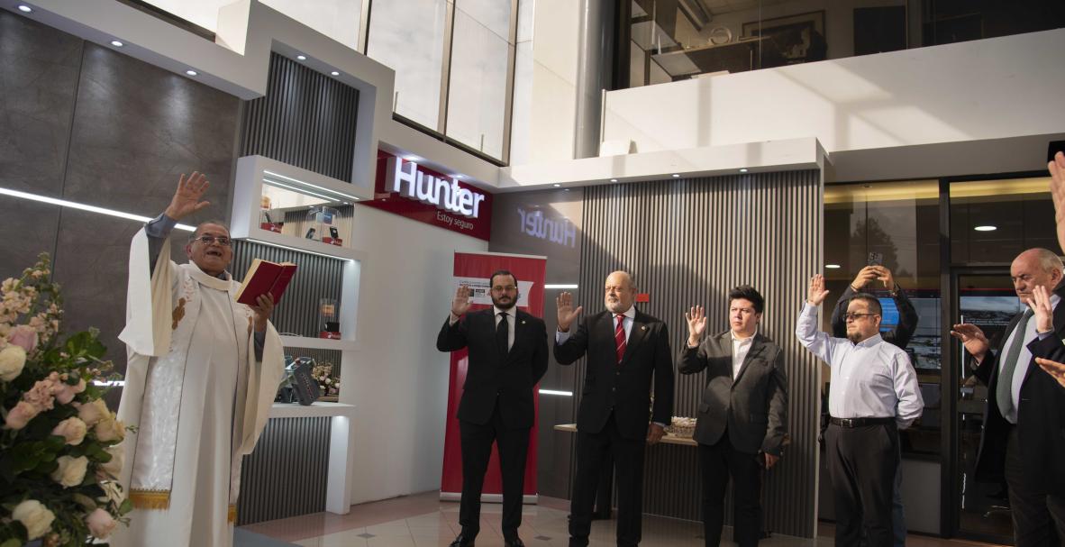 HUNTER ABRE CENTRO DE CONTROL EN QUITO