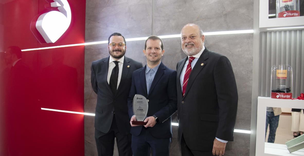 HUNTER ABRE CENTRO DE CONTROL EN QUITO
