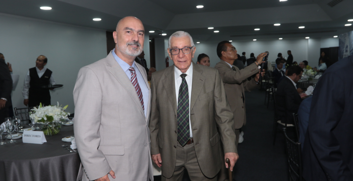 Cámara de la Construcción ofrece un brindis en honor al ministro Humberto Plaza