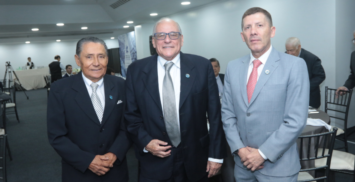 Cámara de la Construcción ofrece un brindis en honor al ministro Humberto Plaza