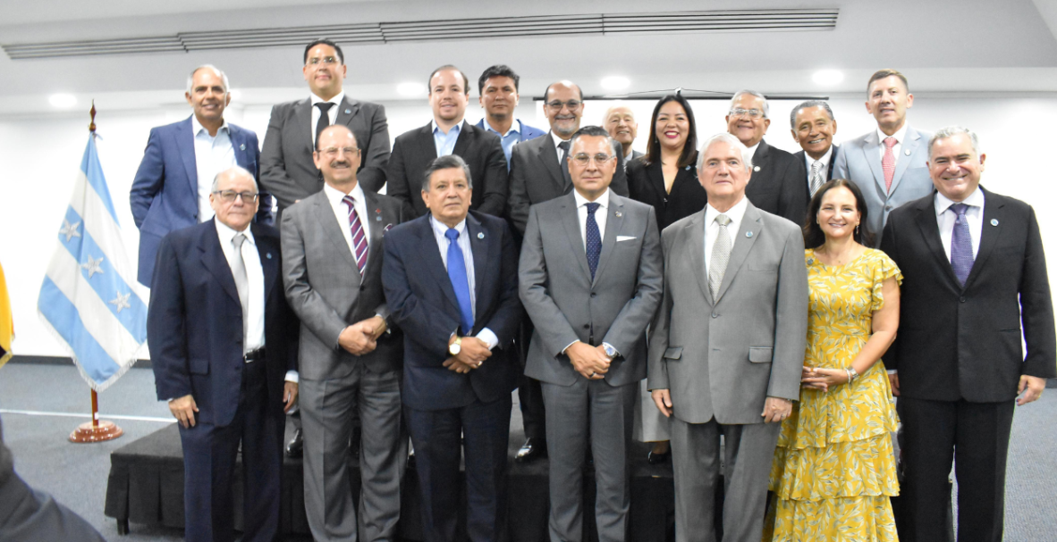 Cámara de la Construcción ofrece un brindis en honor al ministro Humberto Plaza