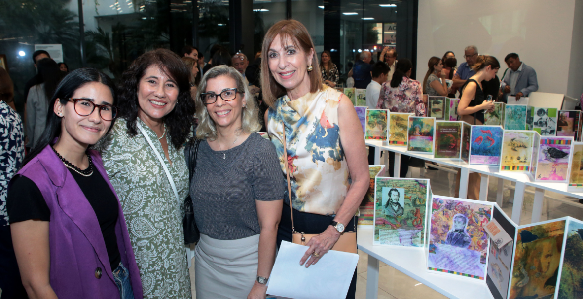 Lanzamiento del libro Charles Darwin y las Islas Galápagos en el Pacífico Ecuatorial, escrito por el doctor Roberto Jiménez Santistevan