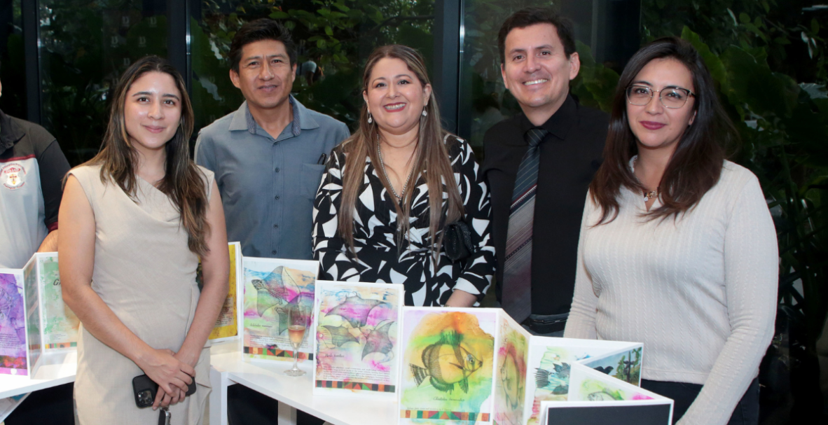 Lanzamiento del libro Charles Darwin y las Islas Galápagos en el Pacífico Ecuatorial, escrito por el doctor Roberto Jiménez Santistevan