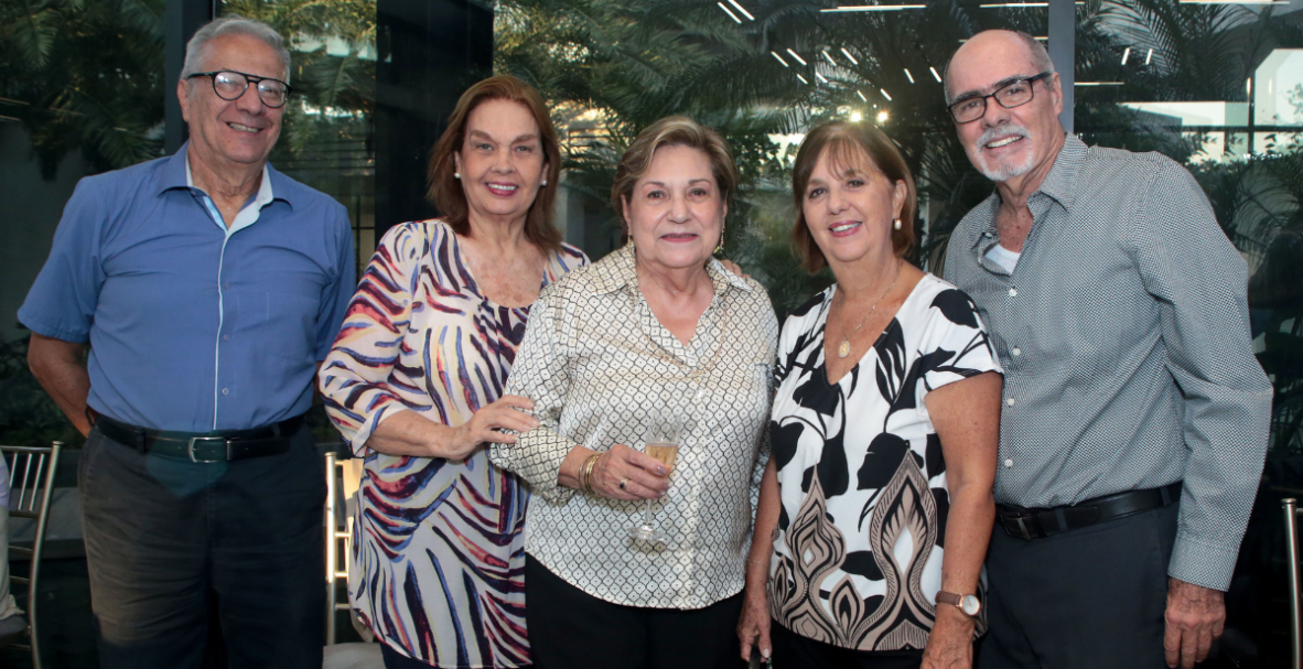 Lanzamiento del libro Charles Darwin y las Islas Galápagos en el Pacífico Ecuatorial, escrito por el doctor Roberto Jiménez Santistevan