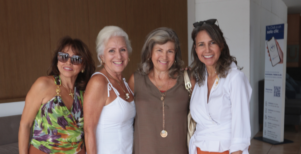 Cumpleaños  Alexandra Zevallos de Coppiano y Gloria Maldonado.