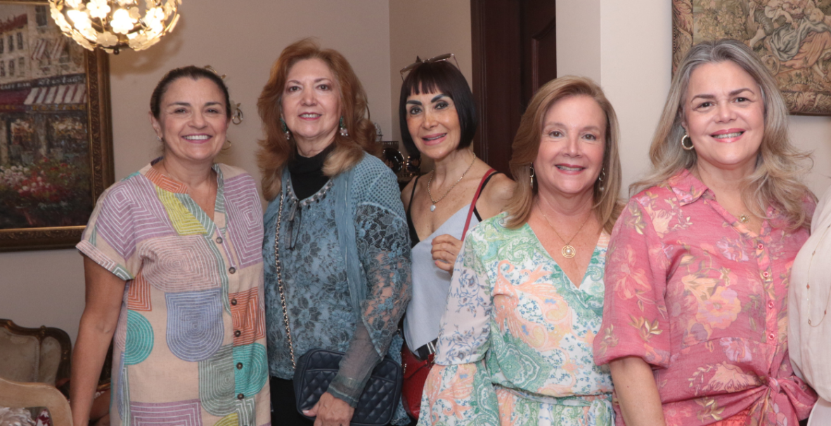 Almuerzo en casa de Cecilia de Pérez