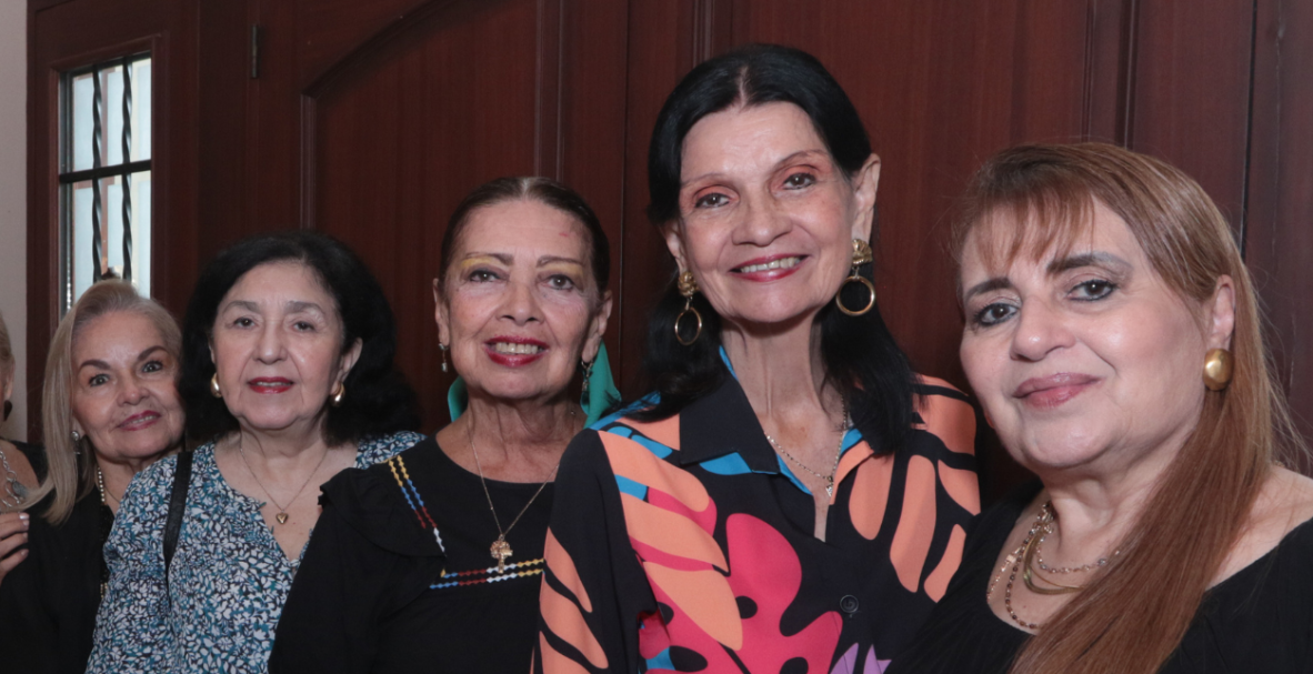 Almuerzo en casa de Cecilia de Pérez