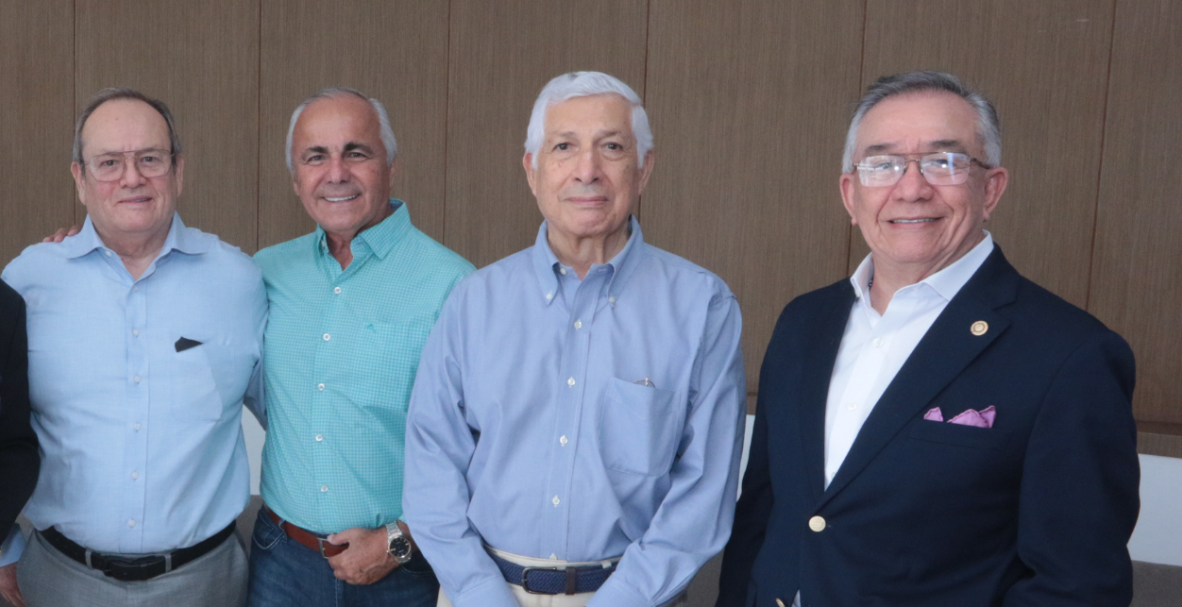 Reunión del Club Rotario Río Guayas en el Anexo del Tenis Club