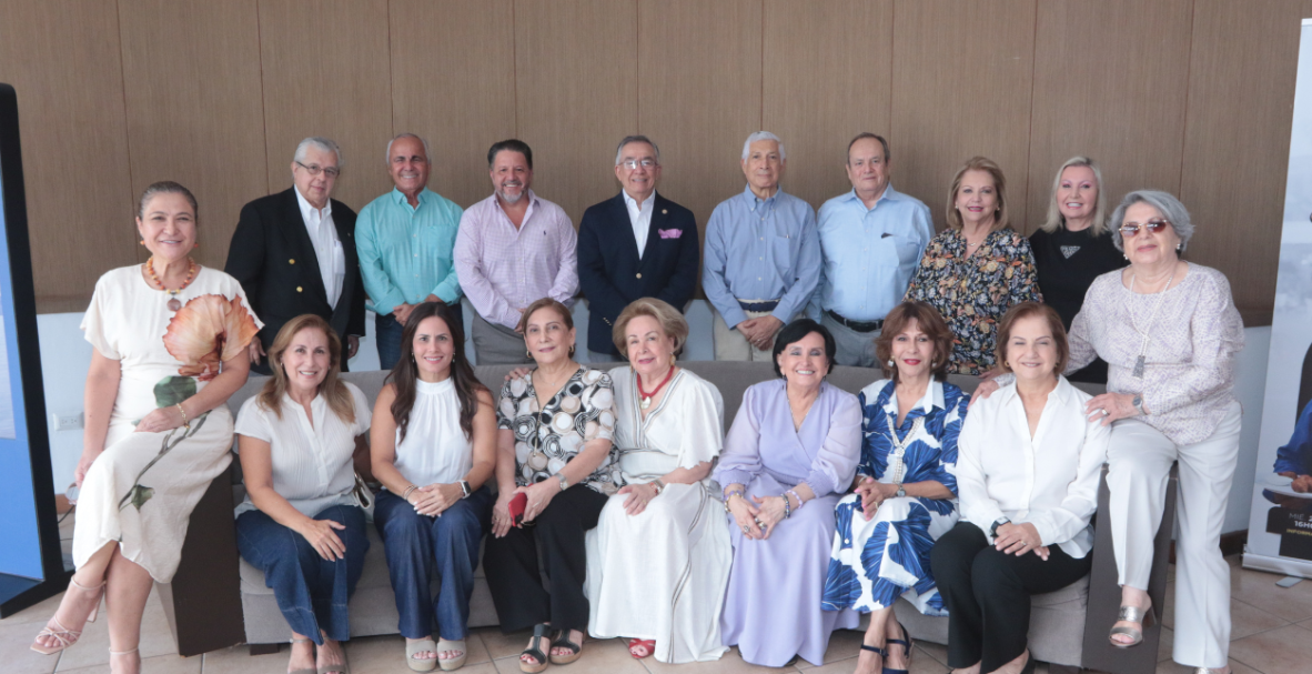 Reunión del Club Rotario Río Guayas en el Anexo del Tenis Club