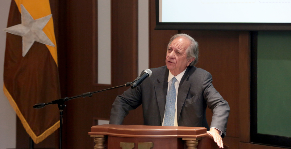 Sergio Abreu dicta charla en la UEES